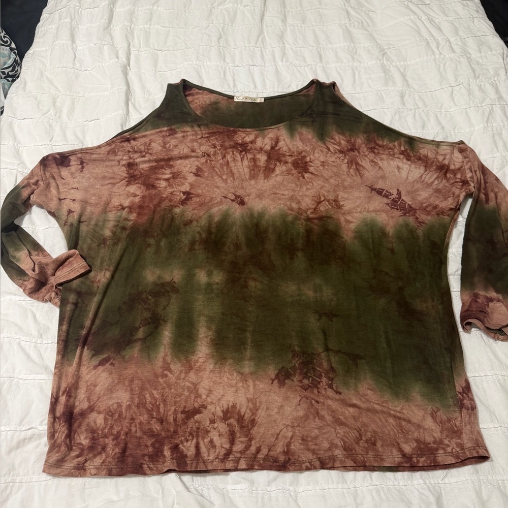 Heart & Hips Tie Dye Cold Shoulder 3/4 Sleeve Scoop Neck T-Shirt Pink/Green L